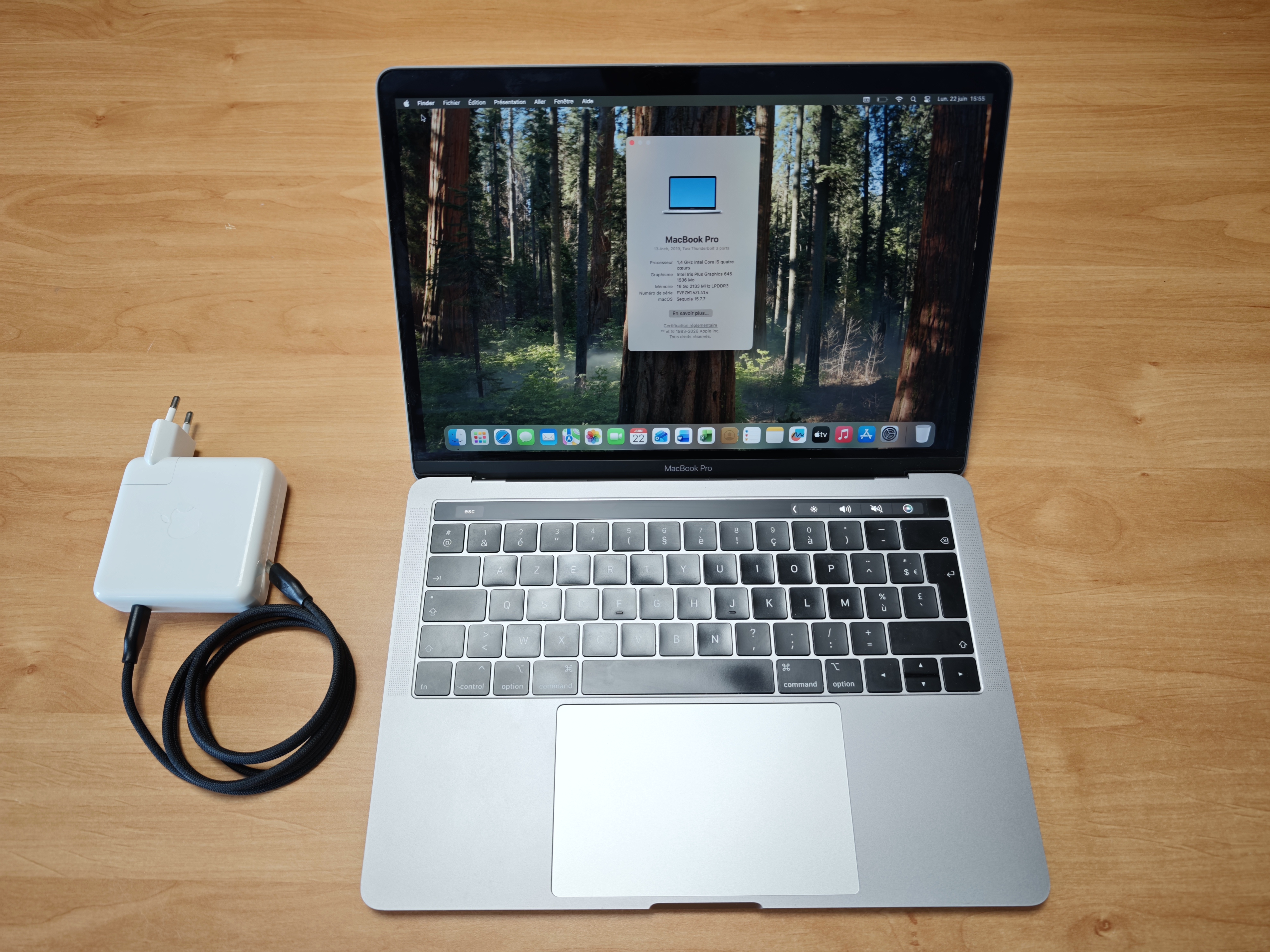 APPLE MacBook Pro Touch Bar 13" 2019 i5 - 2,4 Ghz Gris Sidéral (2019) - 16 Go RAM - 256 Go SSD - Gris Sidéral - Reconditionné - Etat correct - Batterie Neuve